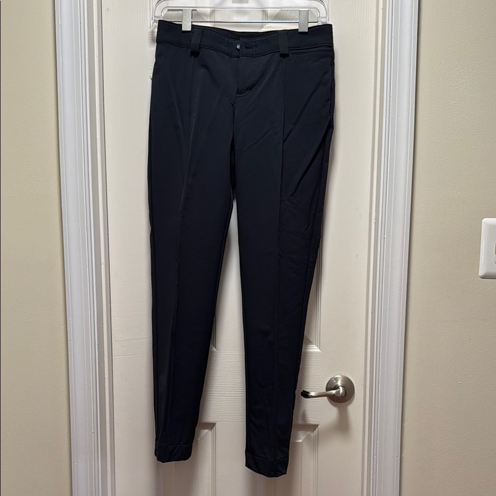 Pre-loved Under Armour Black Pants with Straight Leg.